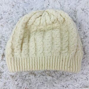 Unbranded Soft cable Knit reversible Beanie in Cream